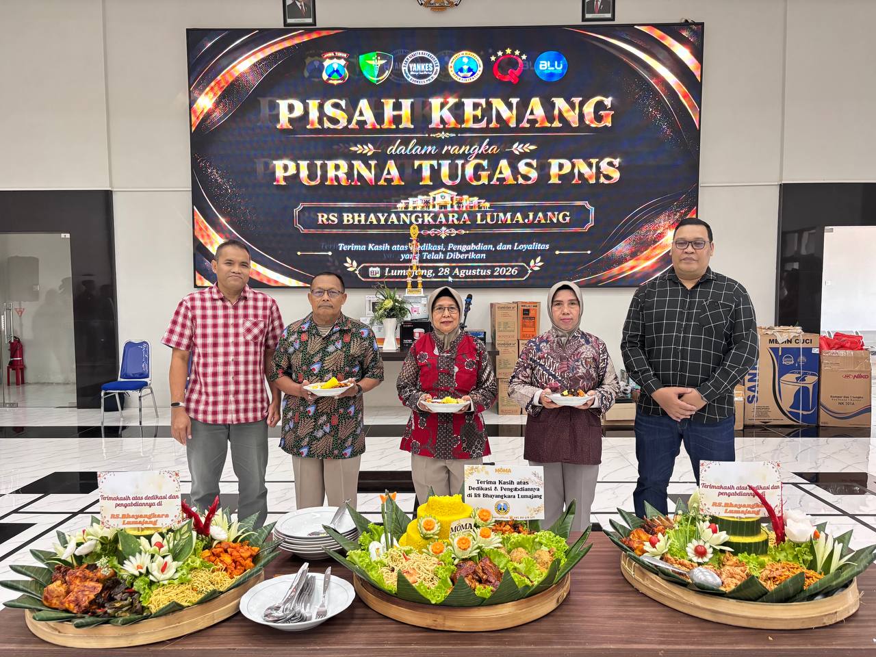 Tangis Haru dan Penghormatan Setinggi-Tingginya Warnai Pelepasan Purna Tugas Dua Srikandi dan Satu Kesatria RS Bhayangkara Lumajang