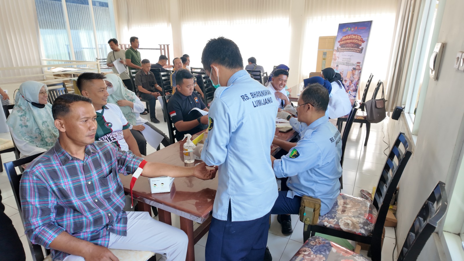 Peringati Hari Buruh dan Hari Bhayangkara ke-80, RS Bhayangkara Lumajang Gelar MCU bagi Pekerja PT Mustikatama