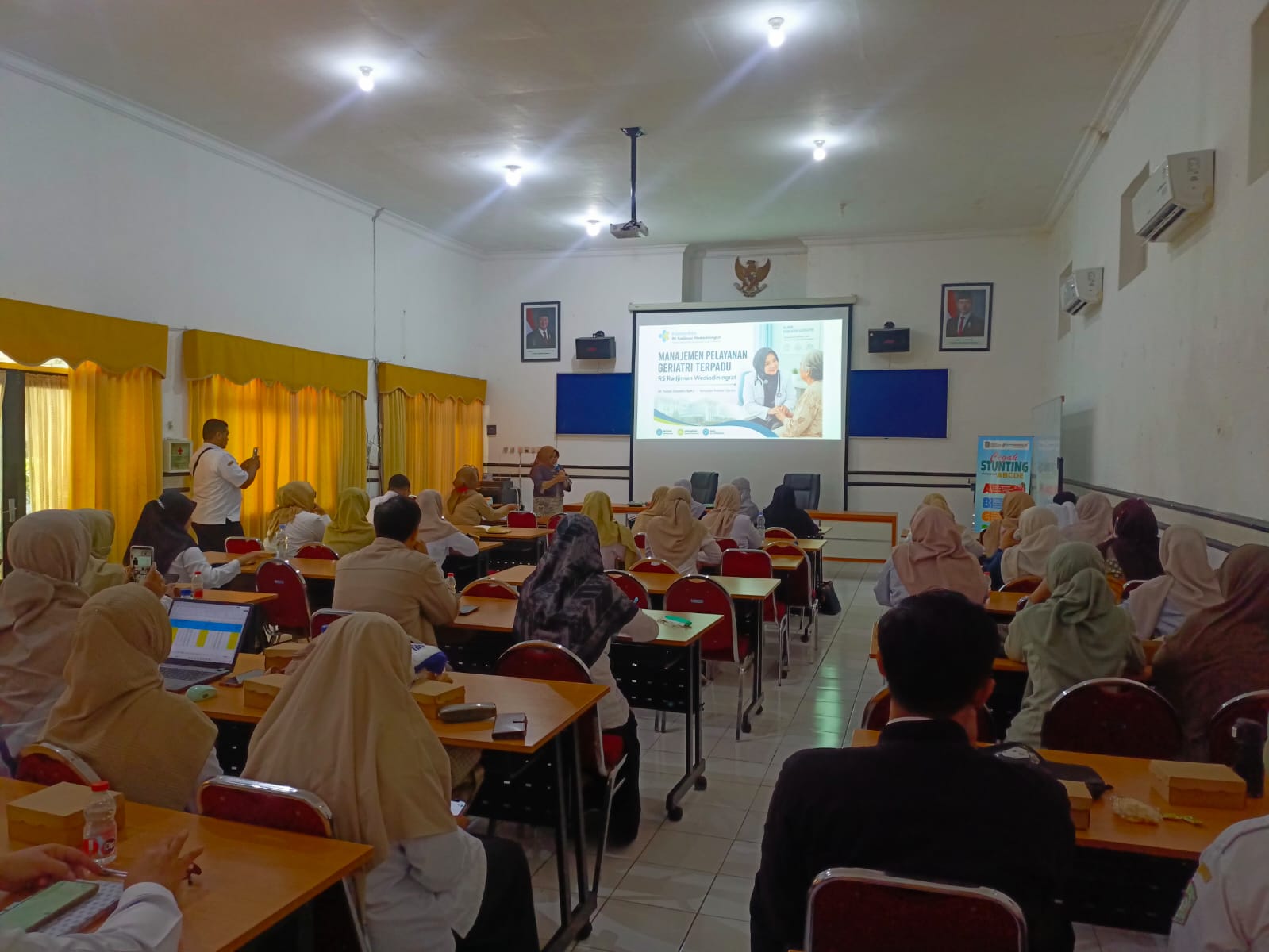 Perkuat Pelayanan Bagi Lansia, RS Bhayangkara Lumajang Ikuti Rapat Koordinasi Penguatan Rujukan Geriatri