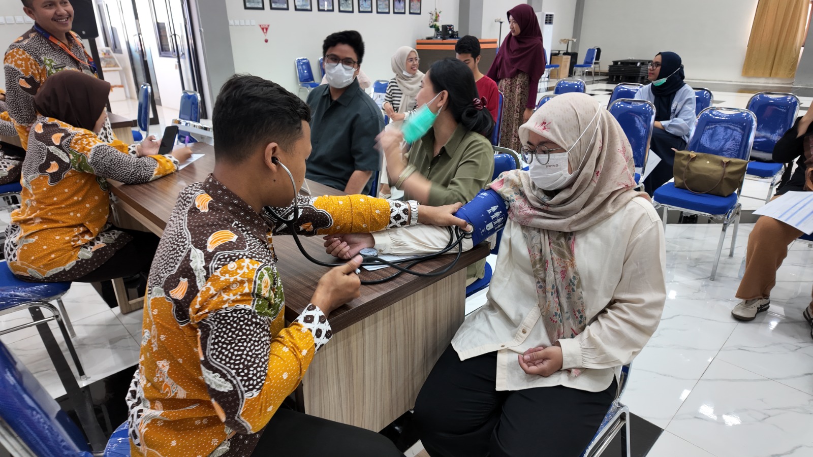 GIAT PEMERIKSAAN KESEHATAN PESERTA PROGRAM INTERNSHIPRS BHAYANGKARA LUMAJANG