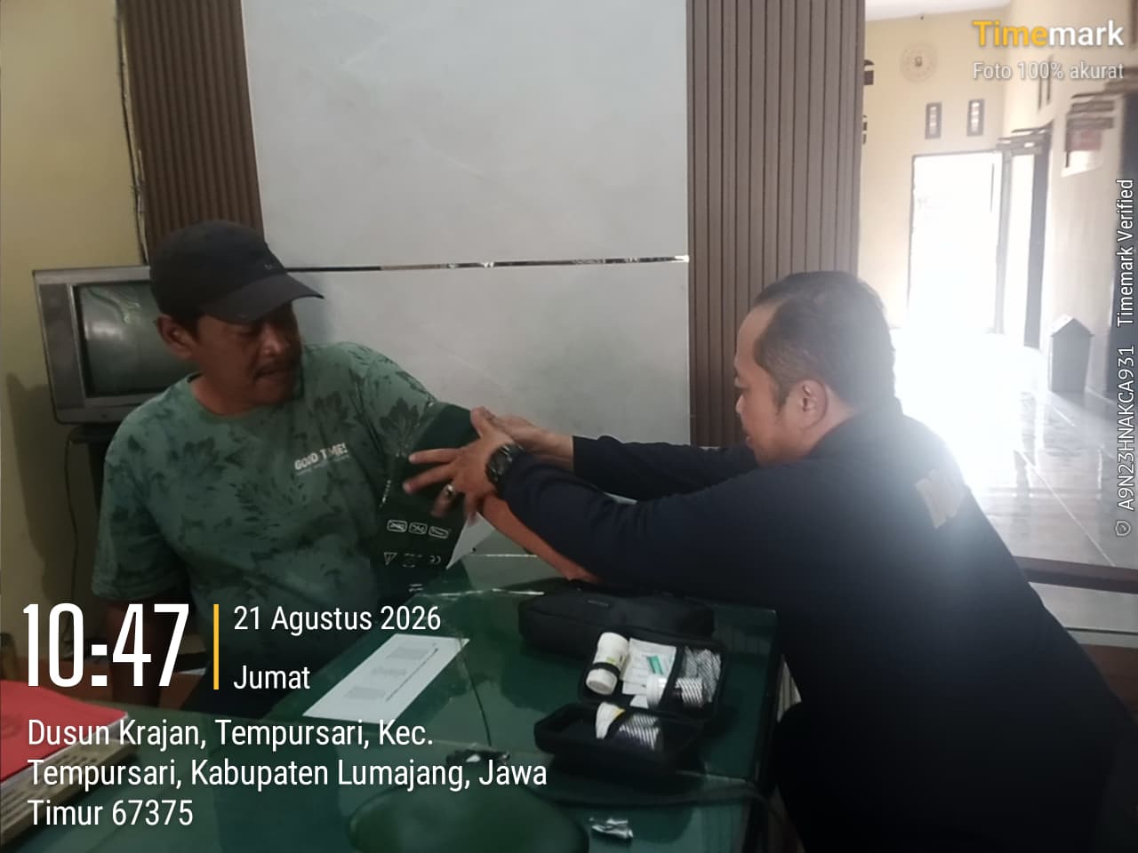 Jaga Kebugaran Personel, Tim Dokpol RS Bhayangkara Lumajang Gelar Keslap Rutin di 6 Polsek Jajaran