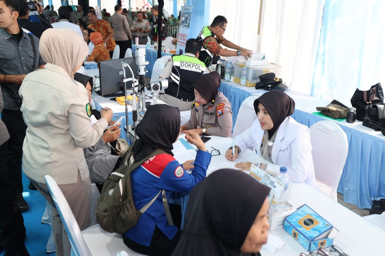 Sinergi Biddokkes Polda Jatim dan RS Bhayangkara Lumajang Sukseskan Baktikes Saat Peresmian Gedung DPD KSPSI AGN Jawa Timur oleh Kapolri