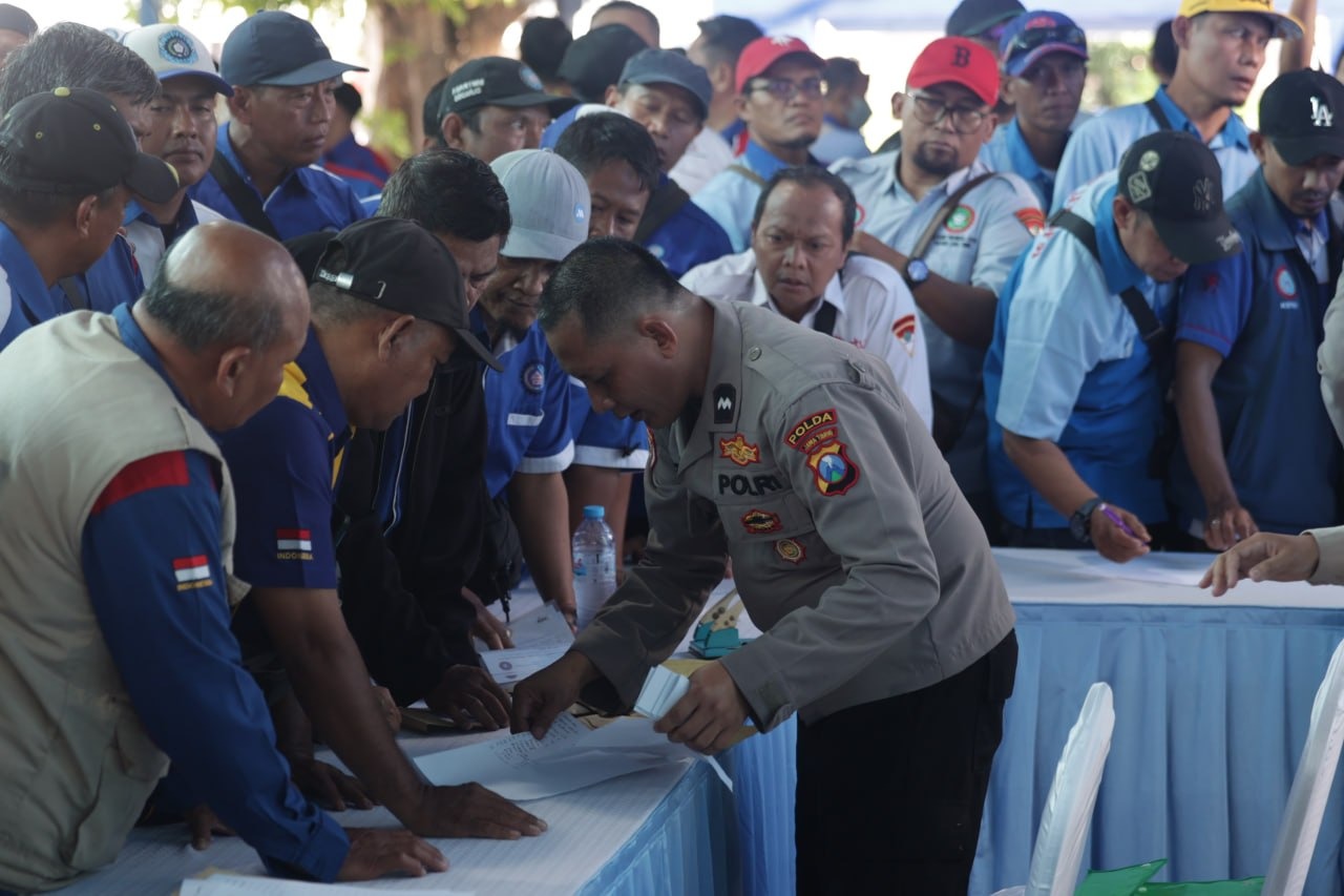Sinergi Biddokkes Polda Jatim dan RS Bhayangkara Lumajang Sukseskan Baktikes Saat Peresmian Gedung DPD KSPSI AGN Jawa Timur oleh Kapolri