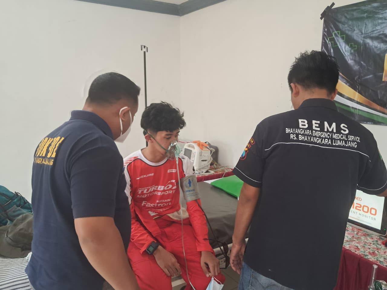 Dukung Kejurnas Bhayangkara Sprint Rally 2026, Tim Dokpol RS Bhayangkara Lumajang Gelar Layanan Mini ICU Statis