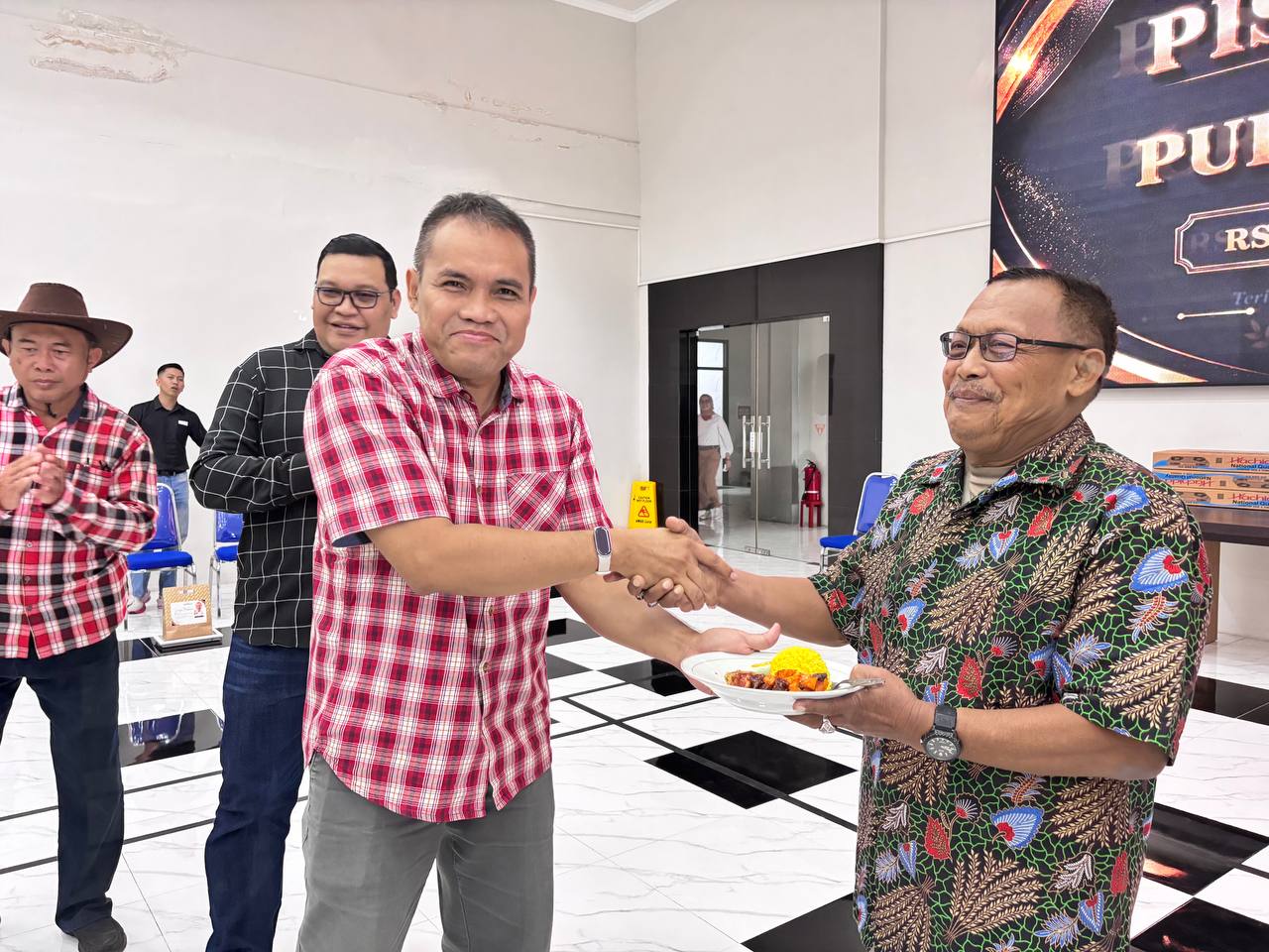 Tangis Haru dan Penghormatan Setinggi-Tingginya Warnai Pelepasan Purna Tugas Dua Srikandi dan Satu Kesatria RS Bhayangkara Lumajang