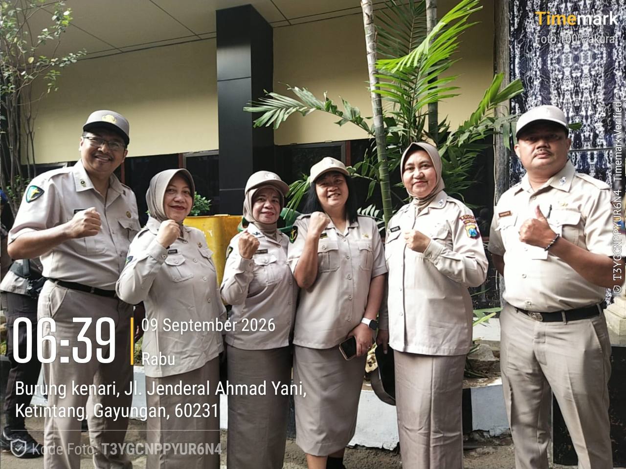 Peringati Hari Olahraga Nasional 2026, RS Bhayangkara Lumajang Hadiri Upacara Bendera di Lapangan Mapolda Jatim